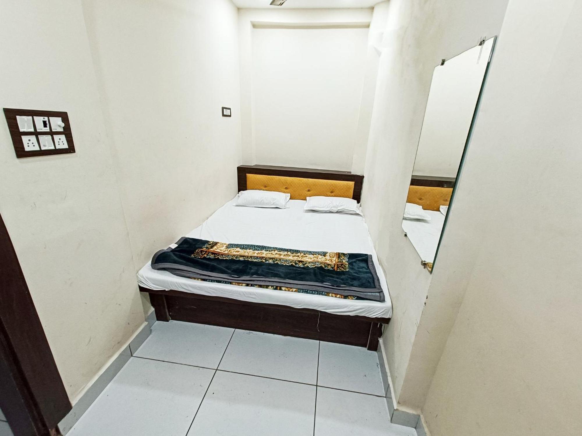 Hotel Shipra Inn Уджайн Екстериор снимка